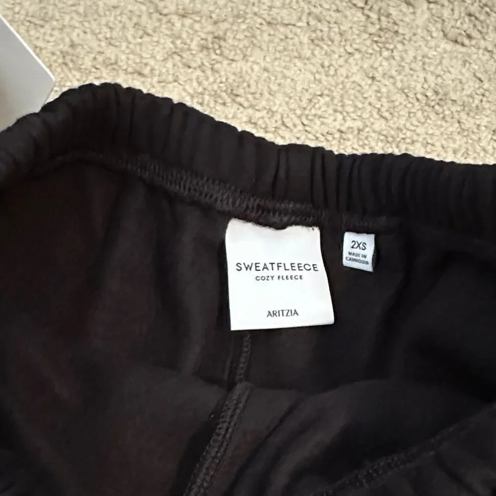 NWT Aritzia Black fleece shorts XXS